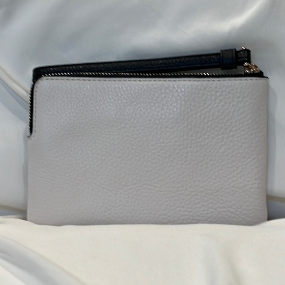 COACH X DISNEY Corner Zip Wristlet with Cruella De Vil Villain Bag NWT 🔥 - Picture 4 of 7